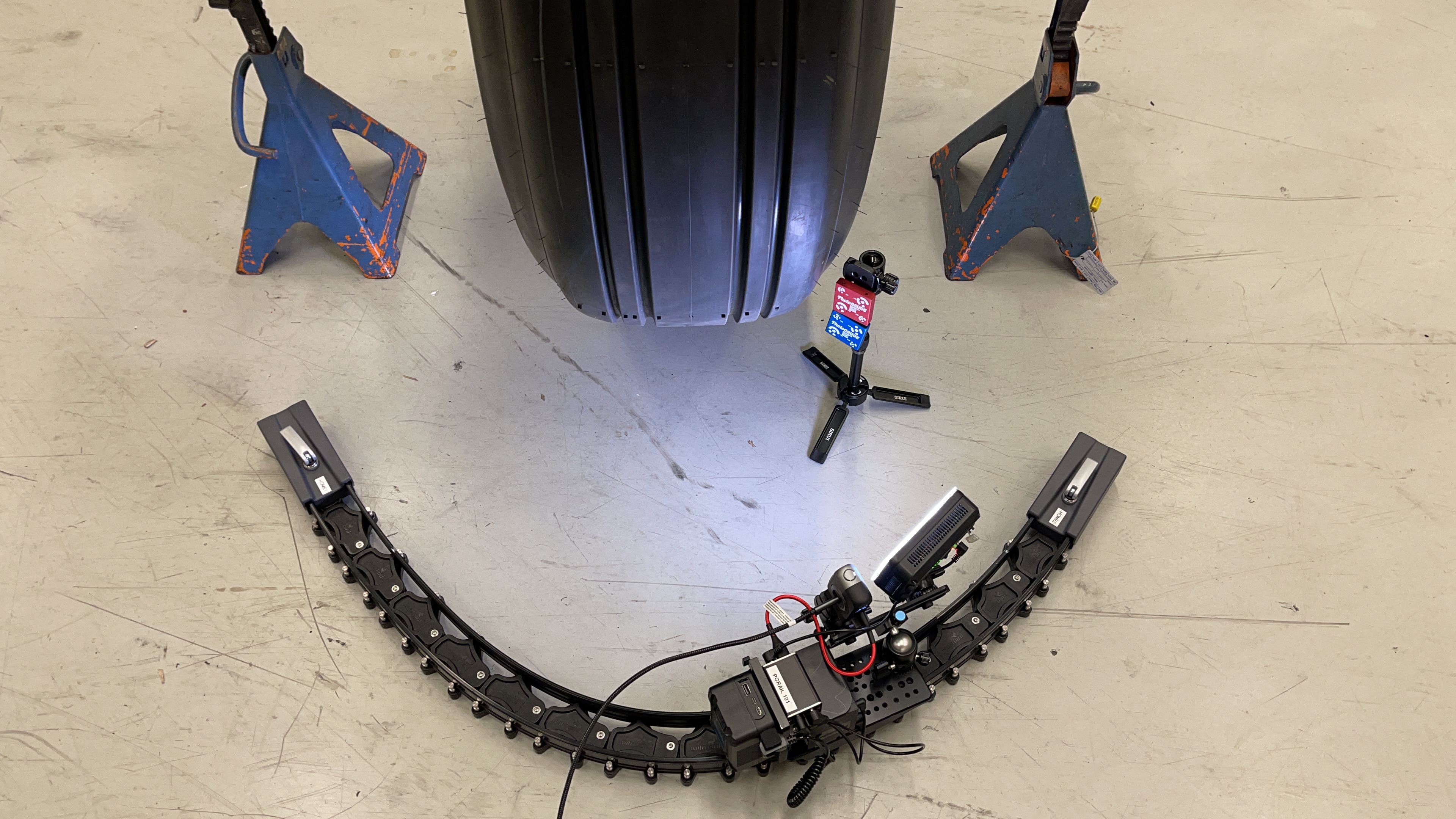 Aircraft tyre measurement